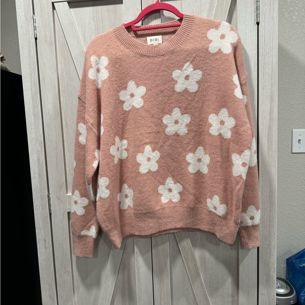 Flower print oversized sweater. Women’s size small like a large as a normal fit.